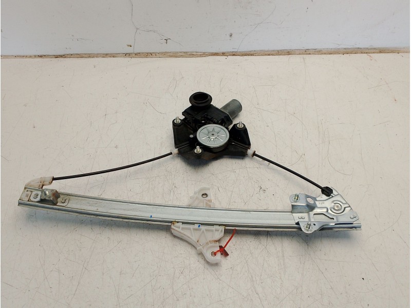 Recambio de elevalunas delantero derecho para toyota yaris referencia OEM IAM 69810K0010  
