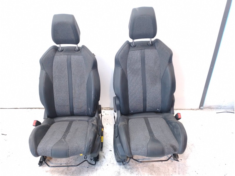 Recambio de juego asientos completo para peugeot 3008 referencia OEM IAM 7161076040  