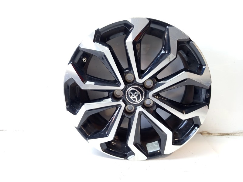 Recambio de llanta para toyota yaris referencia OEM IAM 426110DK70  