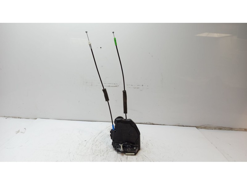 Recambio de cerradura puerta trasera izquierda para toyota corolla (e21) referencia OEM IAM 6906002580  