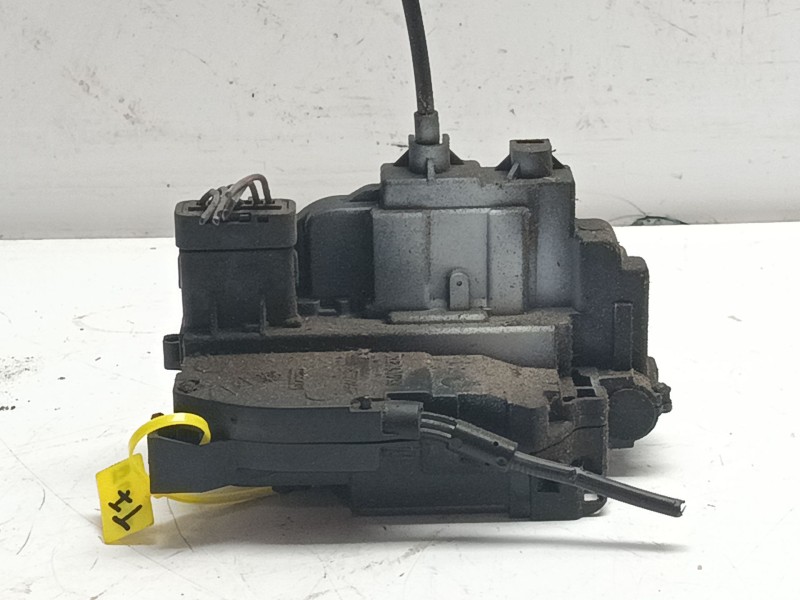 Recambio de cerradura puerta trasera izquierda para renault scenic iii referencia OEM IAM 825030004R  