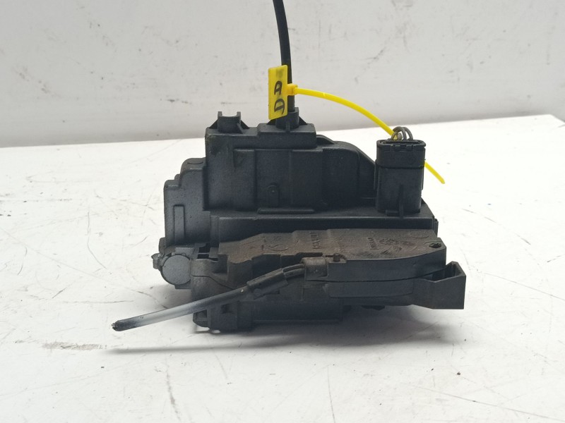 Recambio de cerradura puerta delantera derecha para renault scenic iii referencia OEM IAM 805020006R  