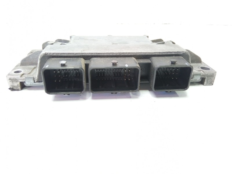 Recambio de centralita motor uce para dacia sandero ambiance referencia OEM IAM 8201082042 8201082039 S120205101A
