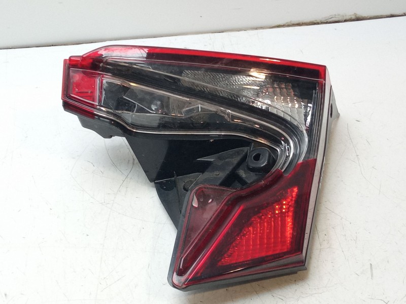 Recambio de piloto trasero derecho interior para toyota c-hr referencia OEM IAM 81581F4011  
