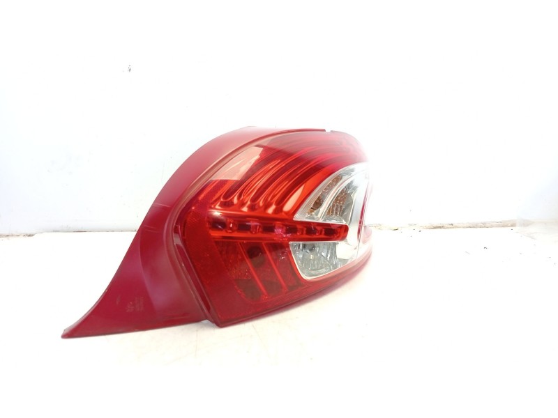 Recambio de piloto trasero derecho para peugeot 208 referencia OEM IAM 9672628380  