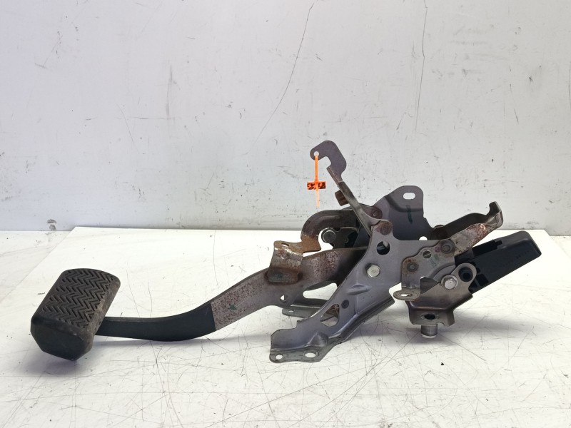 Recambio de pedal freno para toyota yaris referencia OEM IAM 47110K0030  