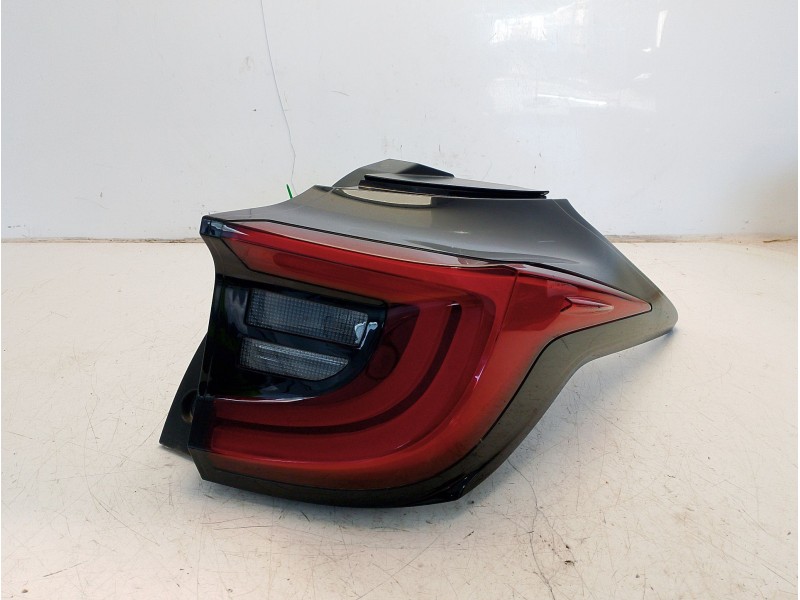 Recambio de piloto trasero derecho para toyota yaris referencia OEM IAM 81551K0040  