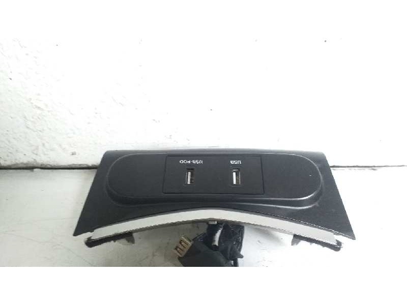 Recambio de moldura para ssangyong tivoli crystal 4x2 referencia OEM IAM 7656535000  