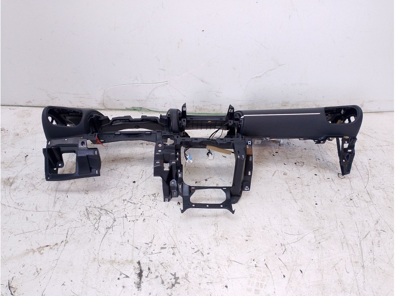 Recambio de salpicadero para toyota yaris referencia OEM IAM 55302K0060C0  