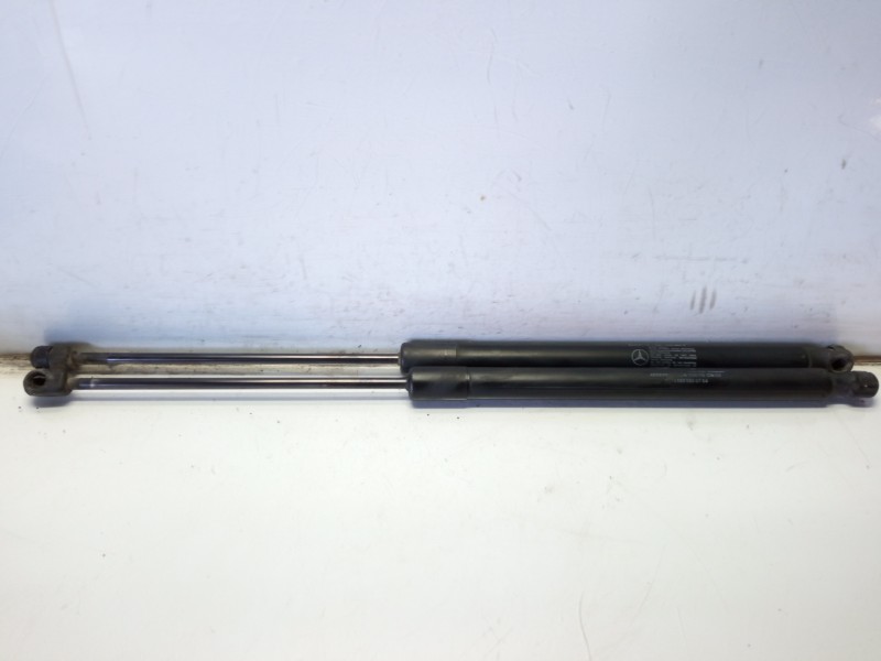 Recambio de amortiguadores maletero / porton para mercedes-benz clase b (w245) referencia OEM IAM A1699800764  