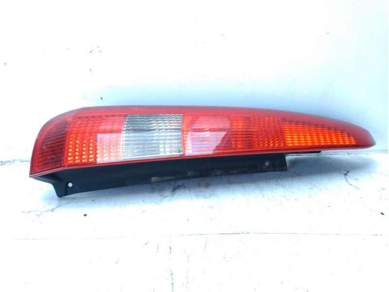 Recambio de piloto trasero izquierdo para ford fiesta (cbk) 1.4 tdci cat referencia OEM IAM 1324578  
