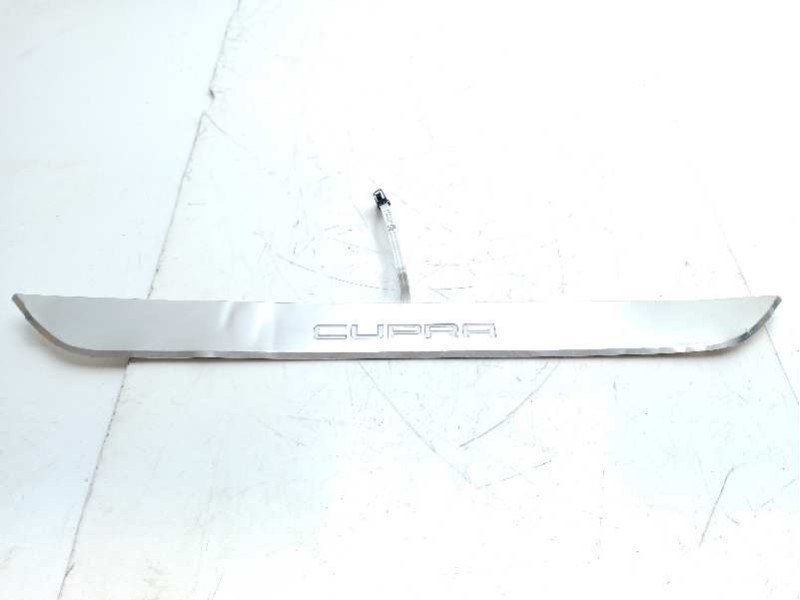 Recambio de moldura para cupra formentor tsi cupra referencia OEM IAM 5F4947417D  