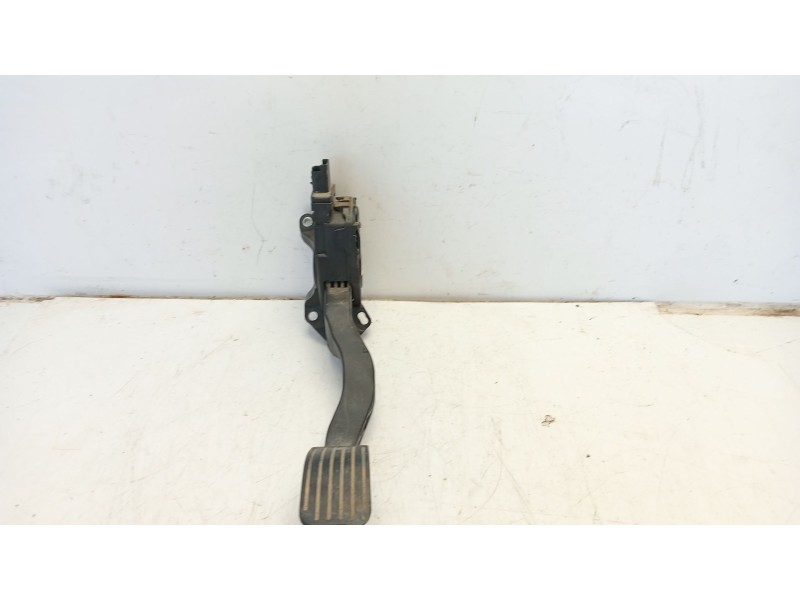 Recambio de pedal acelerador para peugeot 208 referencia OEM IAM 9827704480  9671433780
