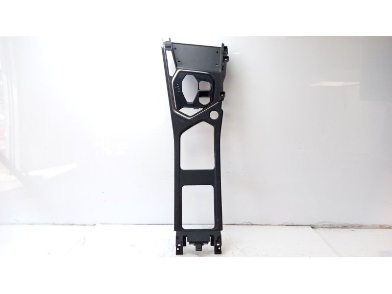 Recambio de molduras delanteras para lynk & co 01 phev referencia OEM IAM 8889650462  