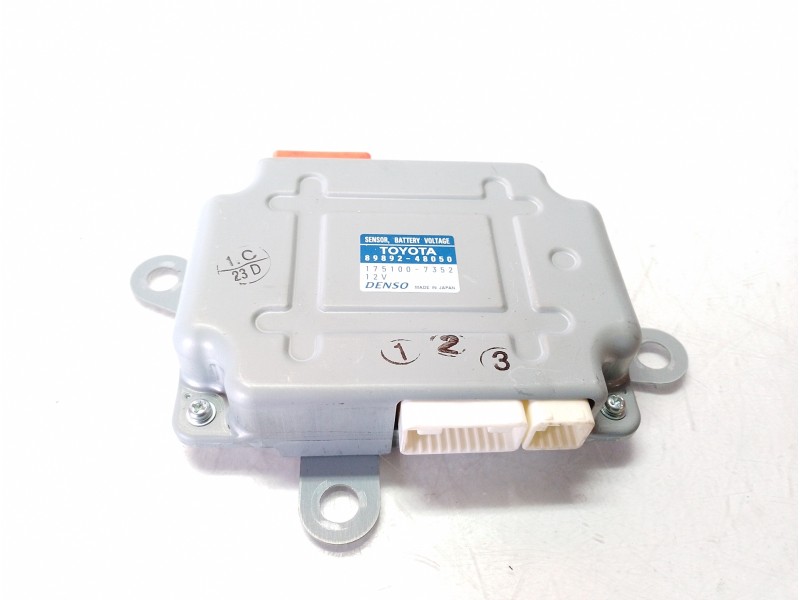 Recambio de modulo electronico para lexus nx 300h 2wd referencia OEM IAM 8989248050 NO VENDER . PACO 