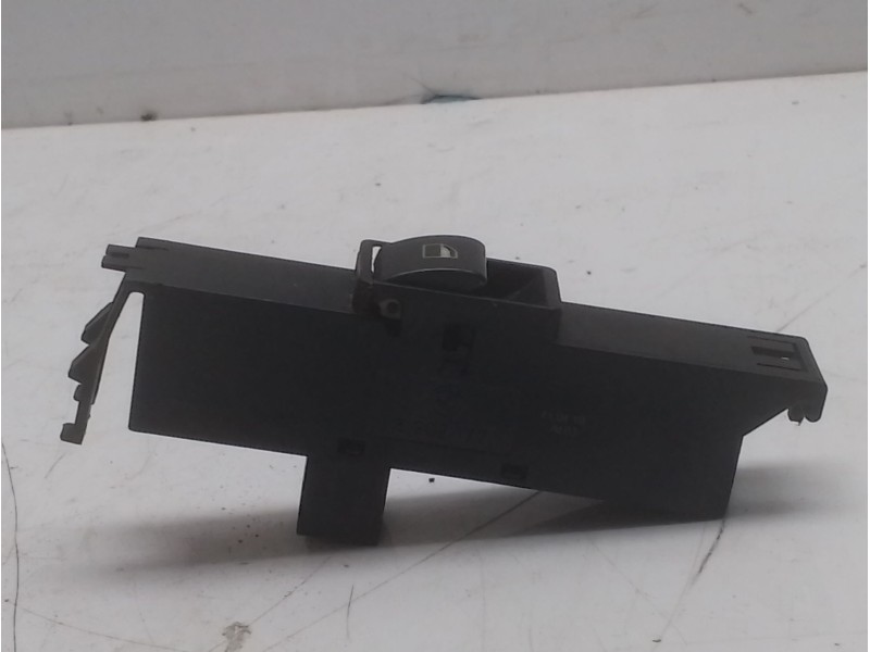 Recambio de mando elevalunas delantero izquierdo para bmw serie 3 berlina (e46) 320d referencia OEM IAM 61318381511  
