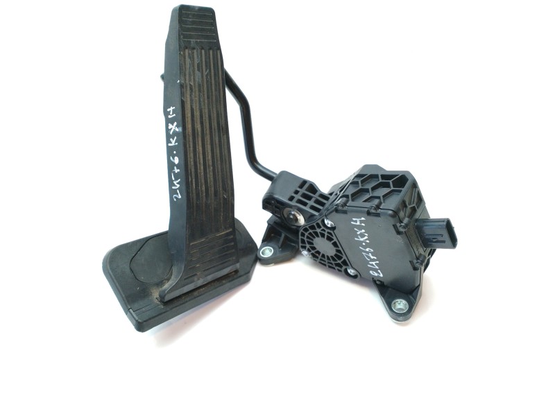 Recambio de pedal acelerador para lexus ux (za10) 250h referencia OEM IAM 78105150050  