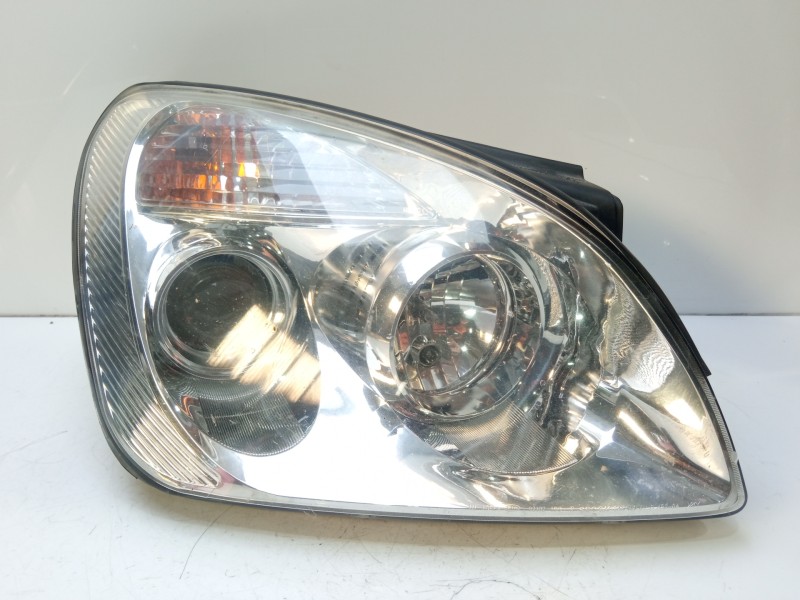 Recambio de faro derecho para kia carens (un) 2.0 crdi referencia OEM IAM A044936  