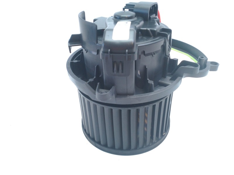 Recambio de motor calefaccion para renault kadjar bose edition referencia OEM IAM 272109102R  