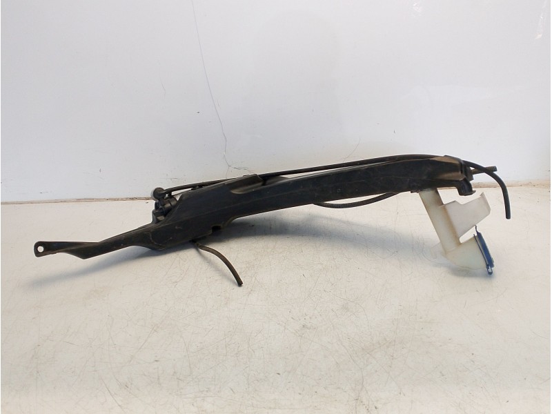 Recambio de deposito limpia para peugeot 308 access referencia OEM IAM 9806526980  