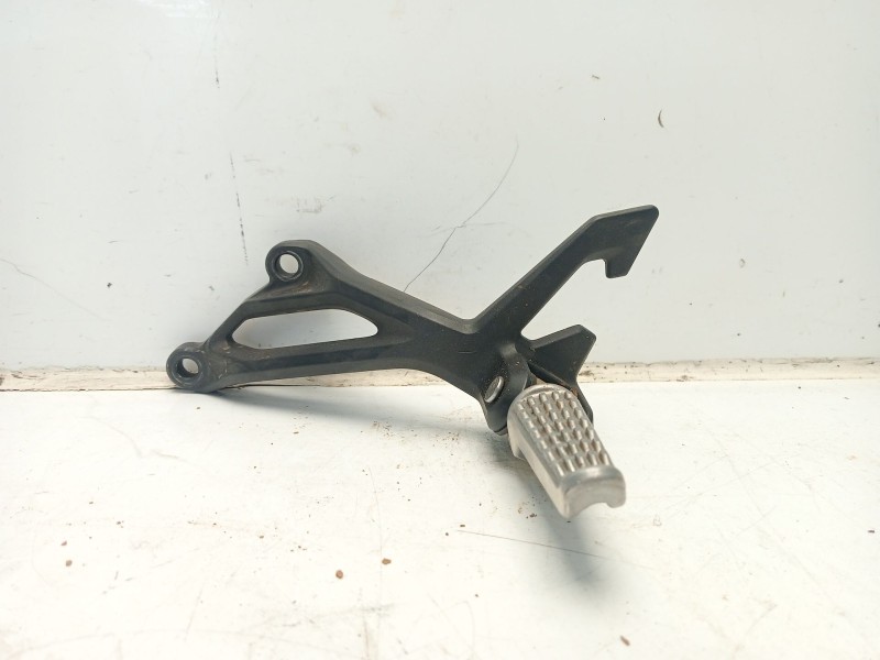 Recambio de estribo para kawasaki z (900cc - ) z 900 (zr900pa2, zr900ha2, zr900da2) referencia OEM IAM 35063145218R  