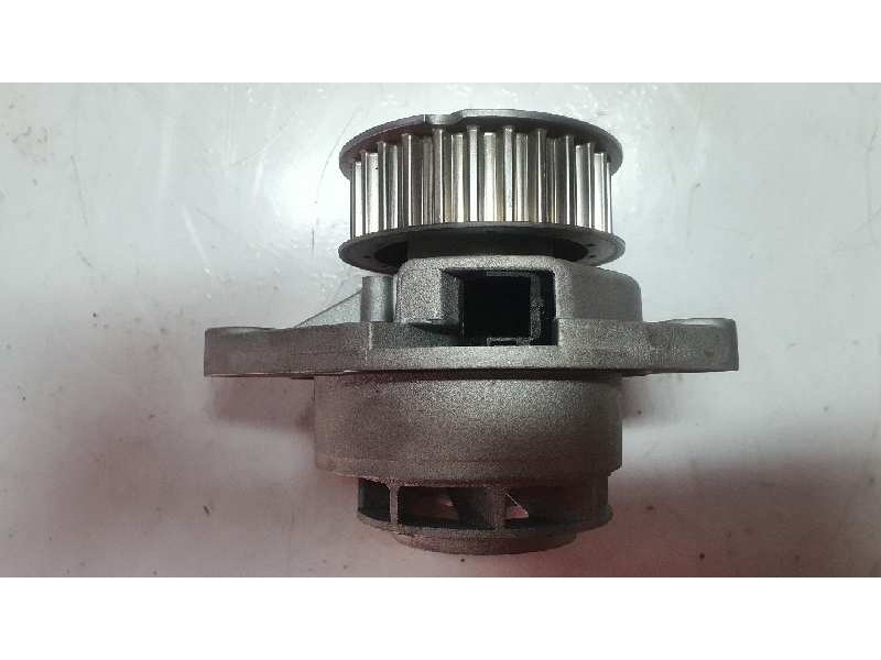 Recambio de bomba agua para volkswagen golf iv berlina (1j1) 1.4 16v referencia OEM IAM 036121005B FWP70036 