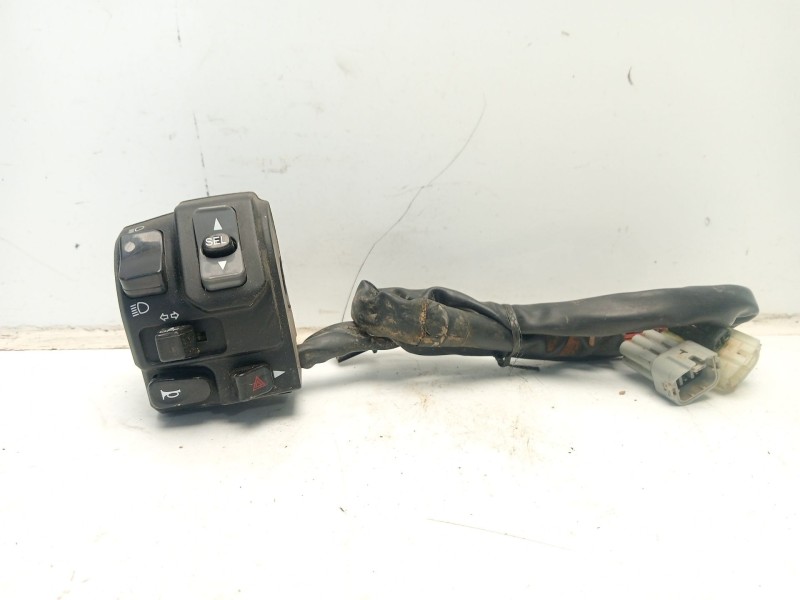 Recambio de piña luces izquierda para kawasaki z (900cc - ) z 900 (zr900pa2, zr900ha2, zr900da2) referencia OEM IAM 470910390  
