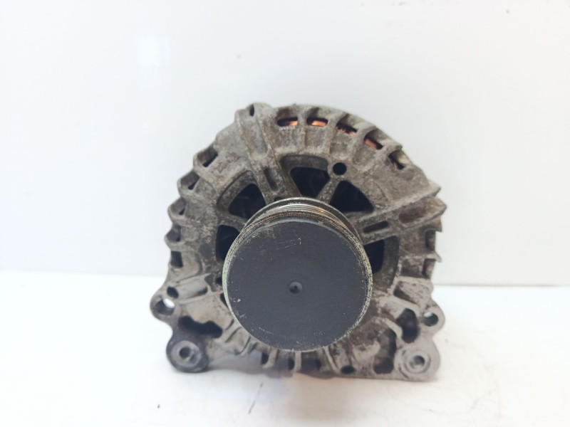 Recambio de alternador para seat leon (1p1) 1.6 tdi referencia OEM IAM 03L903023F  
