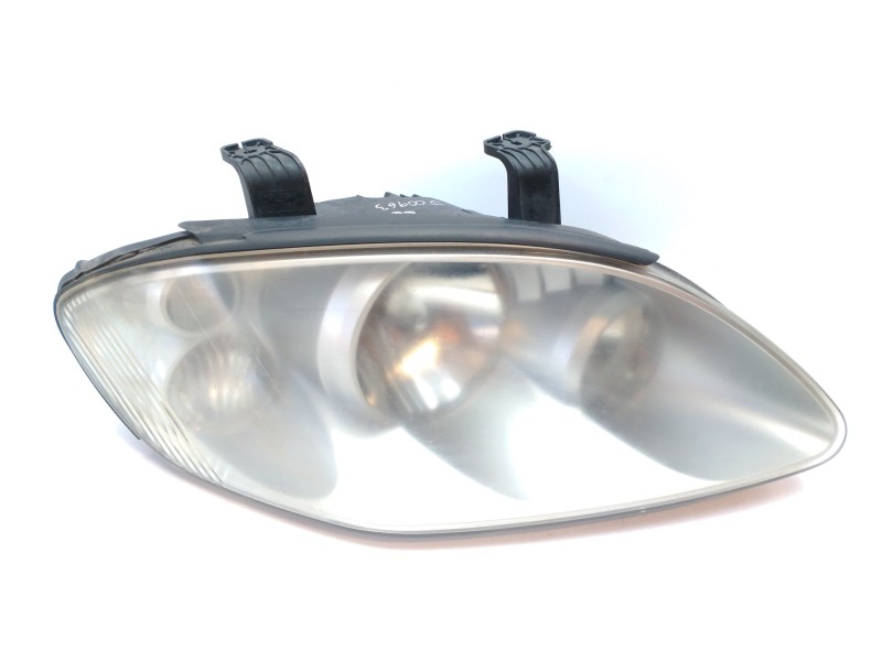 Recambio de faro derecho para ssangyong rodius 2.7 turbodiesel cat referencia OEM IAM 8310221303  