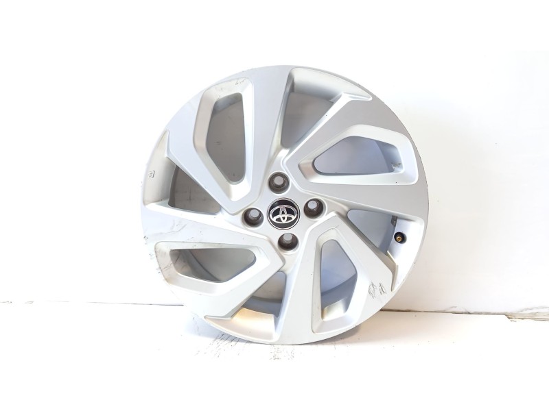 Recambio de llanta para toyota aygo referencia OEM IAM 426110H070  