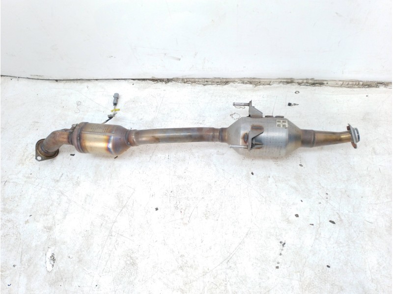 Recambio de tubo escape delantero para toyota corolla (e21) hybrid advance referencia OEM IAM 174100TJ20  