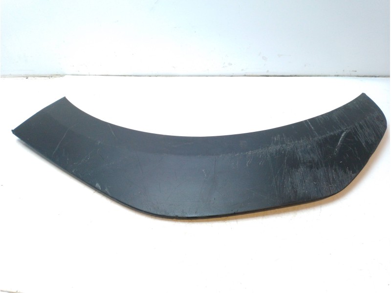 Recambio de moldura para toyota bz4x referencia OEM IAM 7560542210  