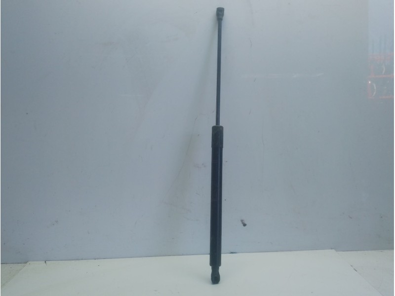Recambio de amortiguador porton trasero derecho para toyota c-hr referencia OEM IAM 68950F4052  