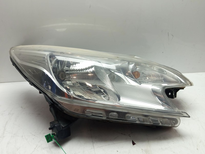 Recambio de faro derecho para nissan note acenta referencia OEM IAM 260103VV0A  