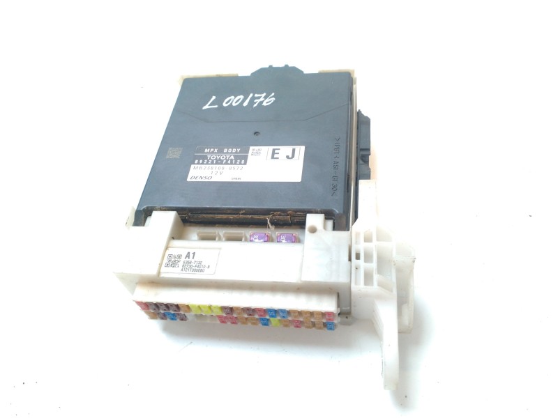 Recambio de caja reles / fusibles para toyota c-hr referencia OEM IAM 82730F4010 89221F4120 