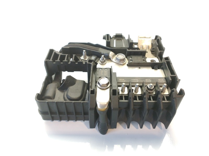 Recambio de caja reles / fusibles para opel corsa e 120 aniversario ecoflex referencia OEM IAM 13491092  
