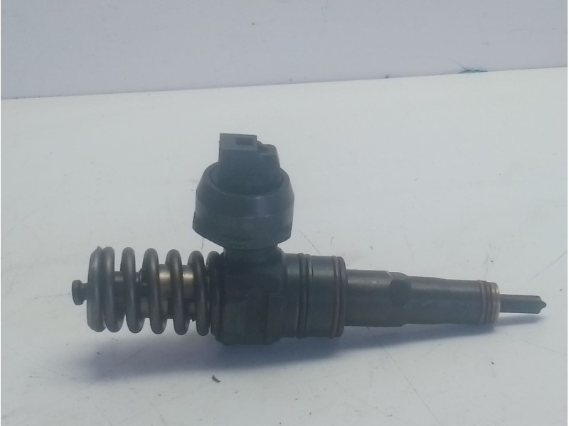 Recambio de inyector para volkswagen passat b2 (32b) 1.8 referencia OEM IAM 038130073AJ  