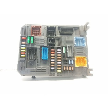 CAJA RELES / FUSIBLES SU001A7167 9819851280