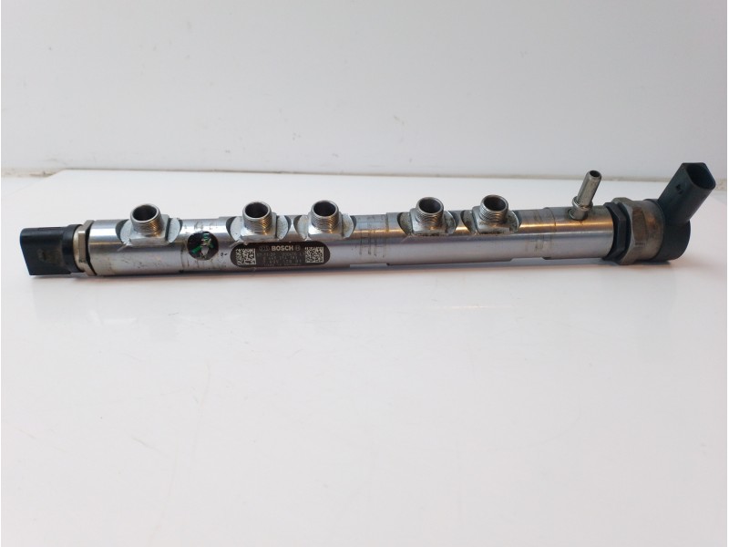 Recambio de rampa inyectora para renault megane i classic (la0) referencia OEM IAM 13537800601 0445214183 