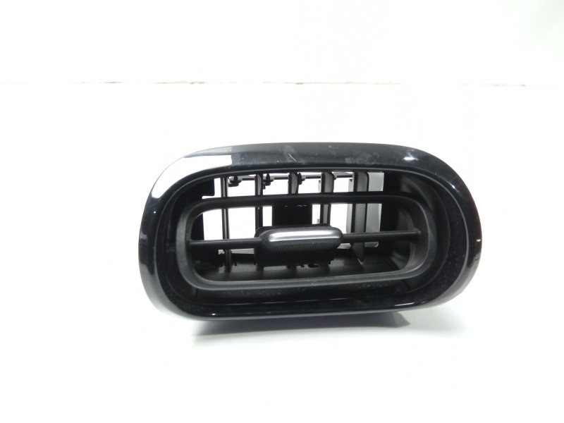 Recambio de rejilla aireadora para toyota yaris 1.5 16v cat referencia OEM IAM 55650K0050B0 556500D810 55650K0040