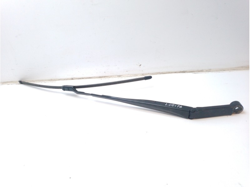 Recambio de brazo limpia delantero derecho para toyota c-hr referencia OEM IAM 85211F4011  