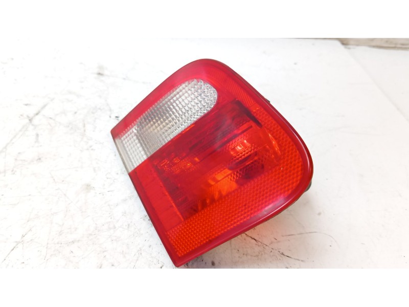 Recambio de piloto trasero izquierdo interior para bmw serie 3 berlina (e46) referencia OEM IAM 63218364923 63217165843 