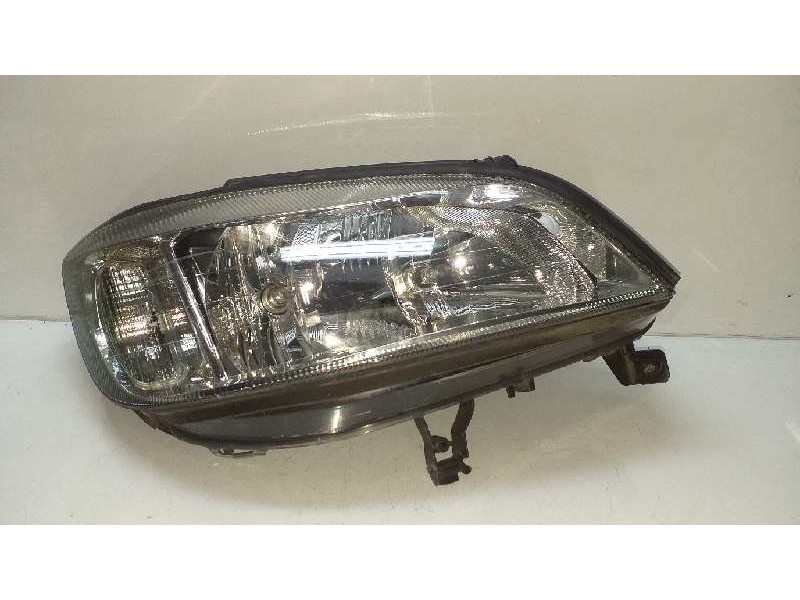 Recambio de faro derecho para opel zafira a club referencia OEM IAM 90582022 67716825 