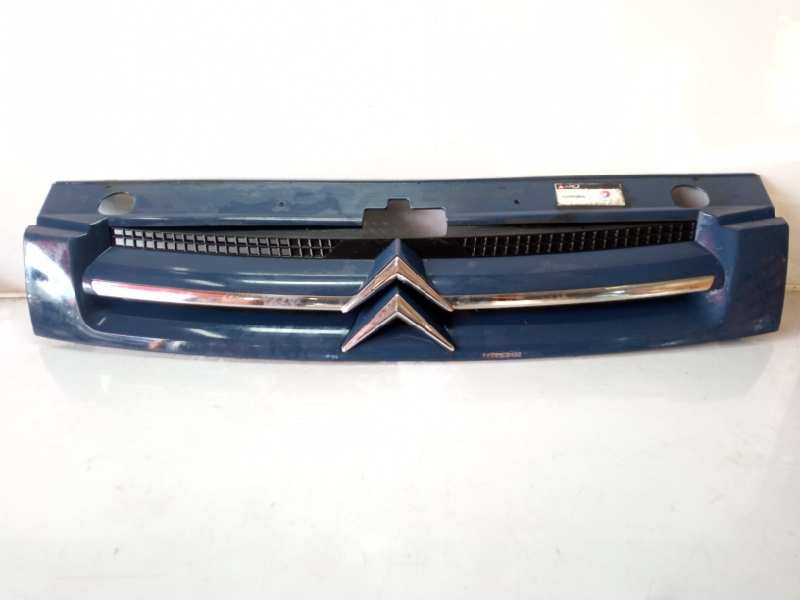 Recambio de rejilla delantera para citroën berlingo referencia OEM IAM 9644758077  