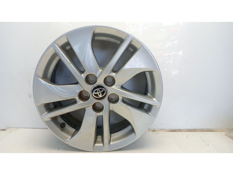 Recambio de llanta para toyota yaris hybrid active referencia OEM IAM 42611K0030  