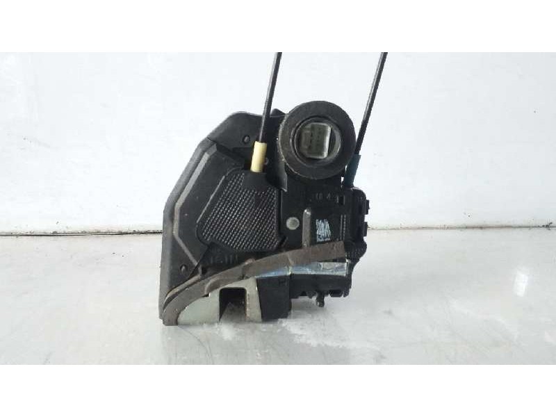 Recambio de cerradura puerta delantera izquierda para toyota auris luna+ referencia OEM IAM 6904002210  