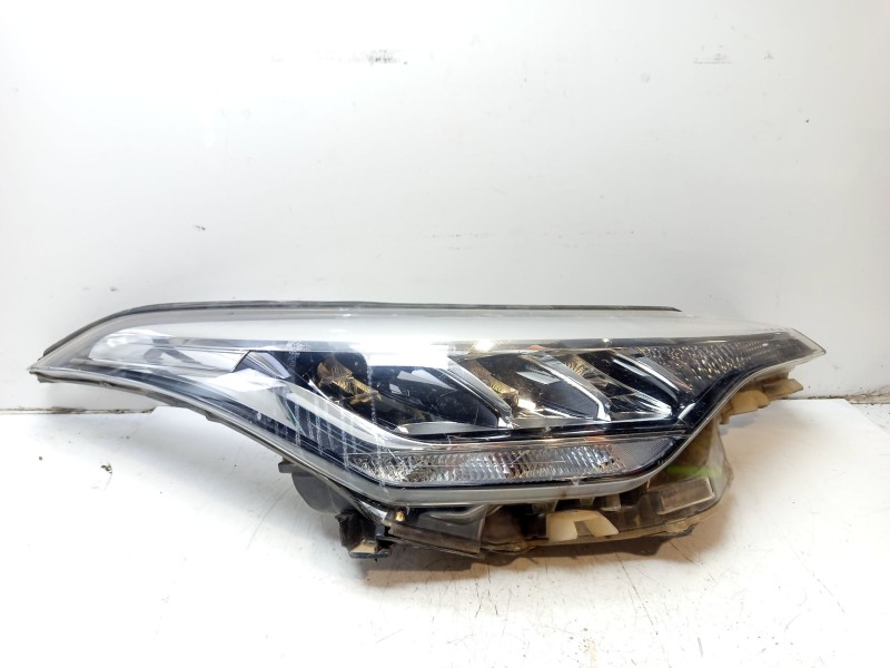 Recambio de faro derecho para toyota c-hr referencia OEM IAM 81130F4180  