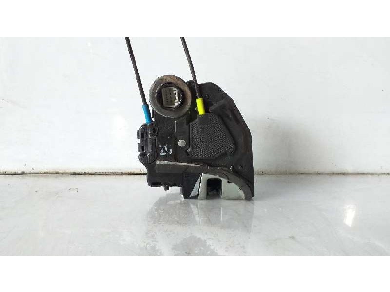 Recambio de cerradura puerta trasera derecha para toyota auris luna+ referencia OEM IAM 6905042021  