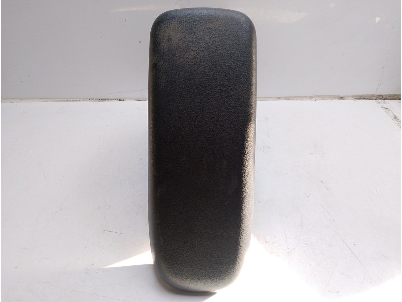 Recambio de apoyabrazos central para toyota yaris 1.5 16v cat referencia OEM IAM 58905K0020C1  