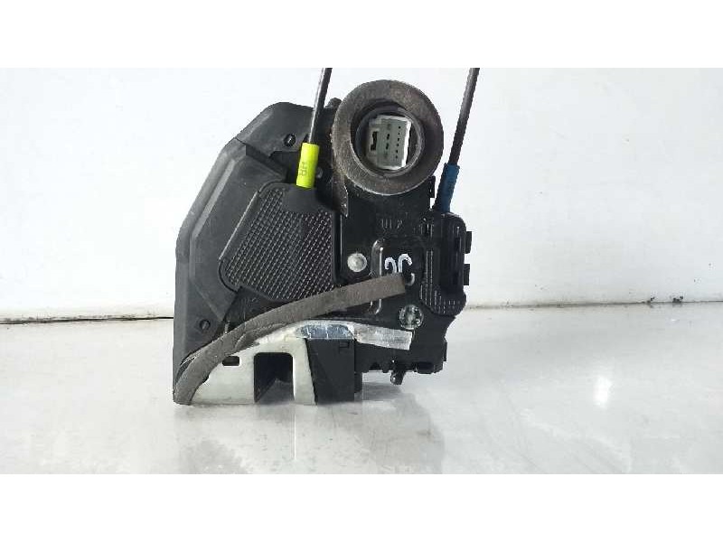 Recambio de cerradura puerta delantera izquierda para toyota auris luna+ referencia OEM IAM A046693  